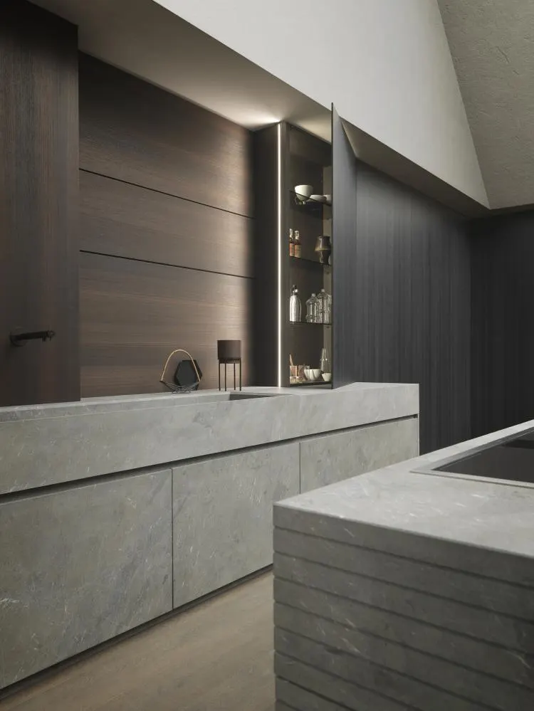 Moderna cucina in pietra e boiserie in legno eucaplito